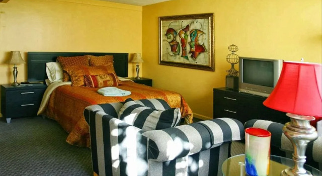 Triangle Inn Resort, Забронировать Курортный отель Курортные отели Палм-Спрингса, рядом с Cameron Center Shopping Center, Курортный отель