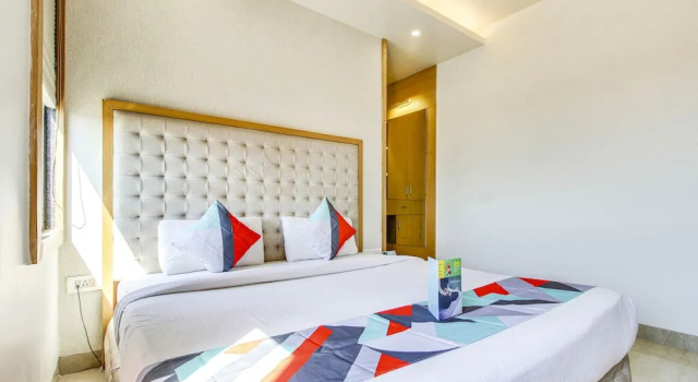 Номер Deluxe FabHotel Naman Palace