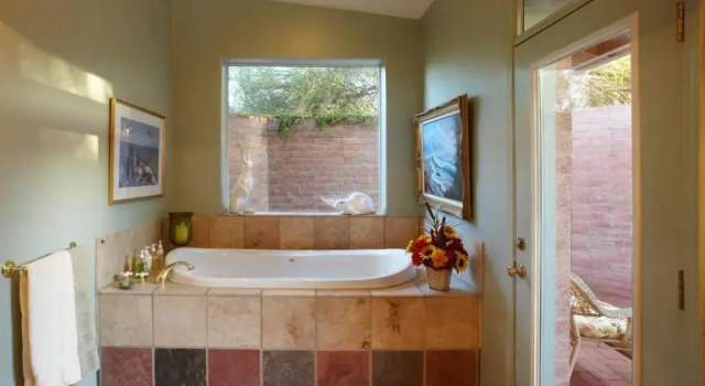 Люкс Deluxe Cactus Cove Bed and Breakfast Inn