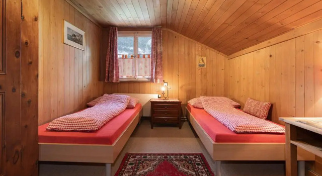 Lehmanns Herberge Hostel, Забронировать Хостел Отели Гриндельвальд с парковкой, рядом с Горнолыжный подъемник Фирстбан, Парковка