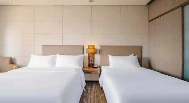 Номер Premium с балконом Crowne Plaza Kunming City Centre by IHG