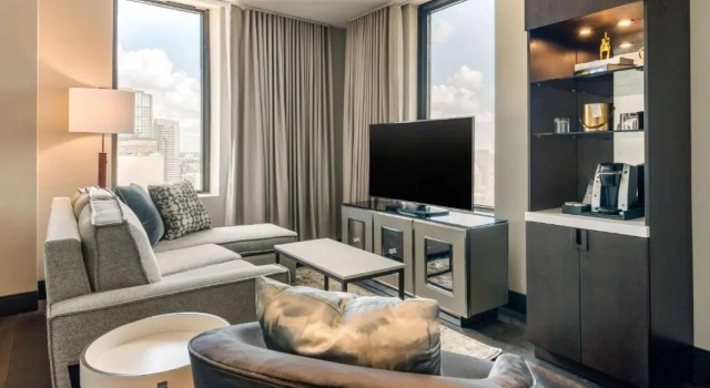 Двухместный люкс с видом на город Cambria Hotel Houston Downtown Convention Center