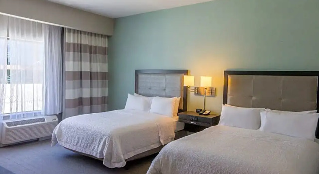 Четырёхместный люкс Hampton Inn & Suites Charlotte/Ballantyne