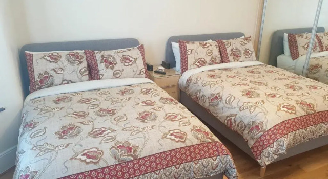 London Luxury 2 Bedroom Flat 5min walk from Overground, with FREE WIFI, FREE PARKING-Sleeps x6, Забронировать Отель Отели Большого Лондона с парковкой, Парковка