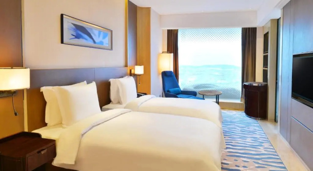 Двухместный номер Premium Crowne Plaza Dalian Sports Center by IHG