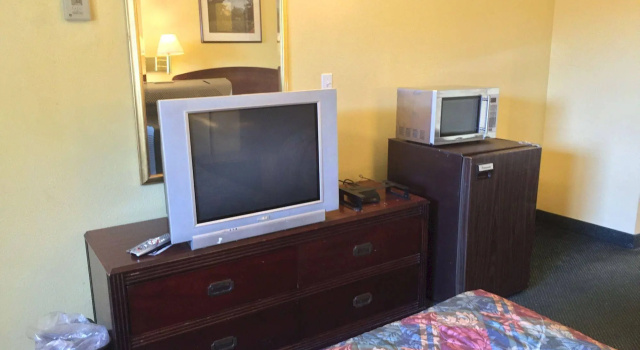 Basecamp Puyallup a Travelodge by Wyndham, Забронировать Мини-отель Пуйаллап штат Вашингтон