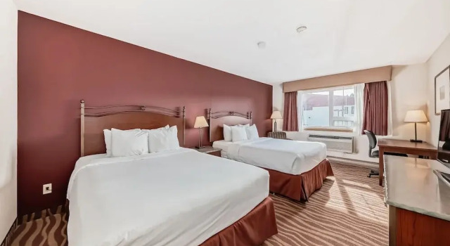 Четырёхместный номер Standard Invermere Inn & Suites