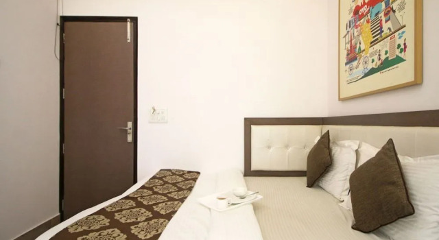 OYO Rooms Paschim Vihar, Забронировать Отель Отели Нью-Дели с завтраком, Завтраки