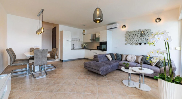 Stunning Apartment in Marina With Wifi and 3 Bedrooms, Забронировать Апартаменты/квартира Отели Марина с парковкой, Парковка