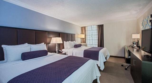 Четырёхместный номер Standard Crowne Plaza Suffern-Mahwah by IHG