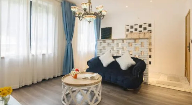 Двухместный люкс с балконом и с видом на реку Li Xiangguo Wenquan Homestay