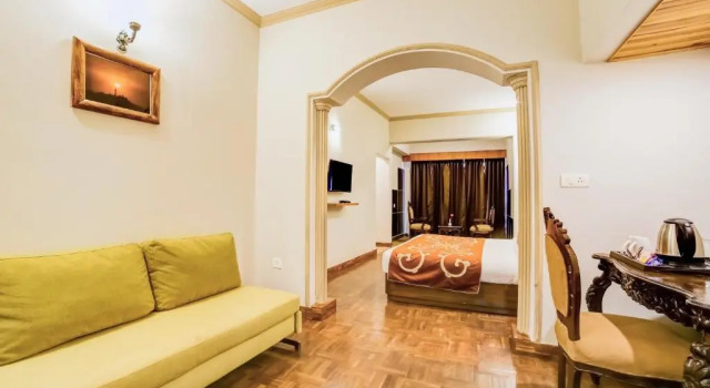 Полулюкс Summit Naldehra Grand Resort & Spa