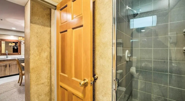 Апартаменты c 1 комнатой с балконом Big Sky Condo w/ Mountain Views, Hike, Ski & Fish!