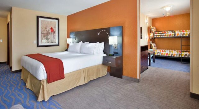 Люкс c 1 комнатой Holiday Inn Express & Suites St Louis Airport by IHG