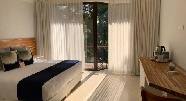 Двухместный номер Deluxe с балконом Hotel Nya