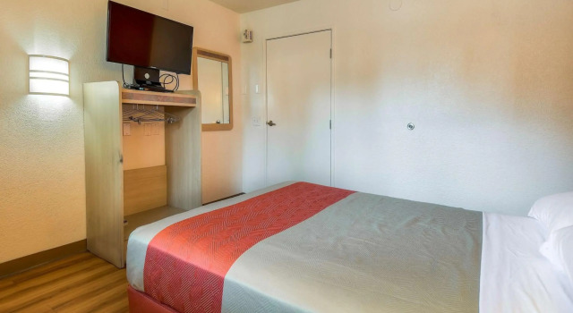 Motel 6 Chino, CA - Los Angeles Ontario, Забронировать Мотель Мотели Чино, Мотель