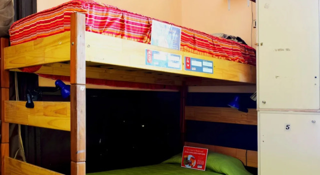 Кровать в общем номере Santiago Backpackers