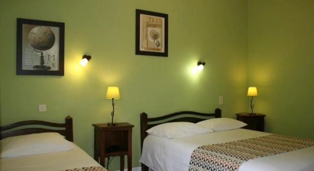 Трёхместный номер Standard Logis Hôtel Le Cygne
