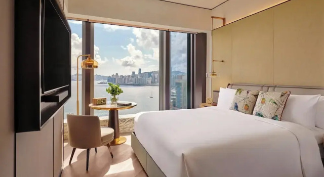 Двухместный номер Essential Sunrise Sea View Kimpton Tsim Sha Tsui Hong Kong by IHG