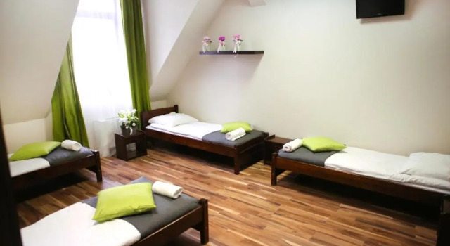 Трёхместный номер Standard Royal Hostel