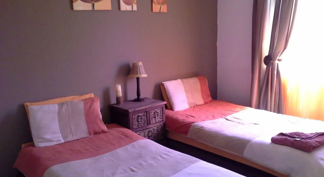 Unique House, Book Hotel Hoteller i Boksburg med pool, Swimmingpool