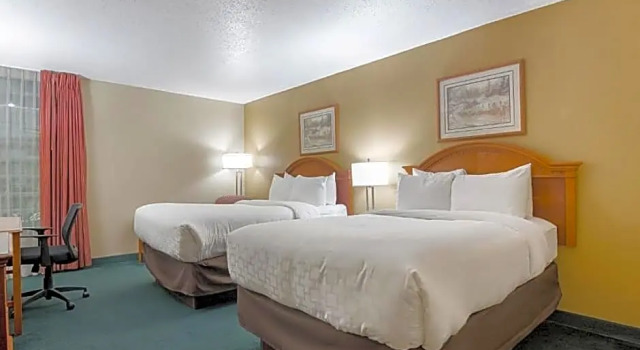 Четырёхместный номер Standard LeBossier Hotel