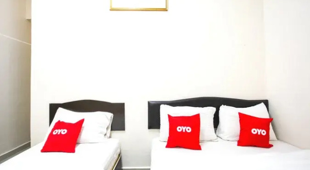 Трёхместный люкс OYO 89549 Casavilla Hotel  Taiping
