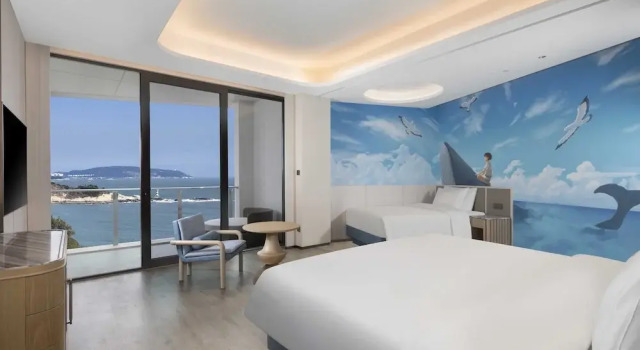 Семейный номер Deluxe с балконом и с видом на море C&D Hotel Dongshan Zhangzhou