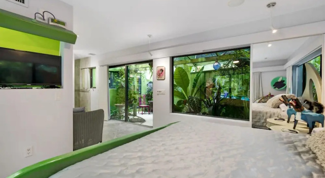 Unique Art Nature Hideaway Walkable to Wilton Drive, Забронировать Дом для отпуска Отели Форт-Лодердейл с парковкой, Парковка