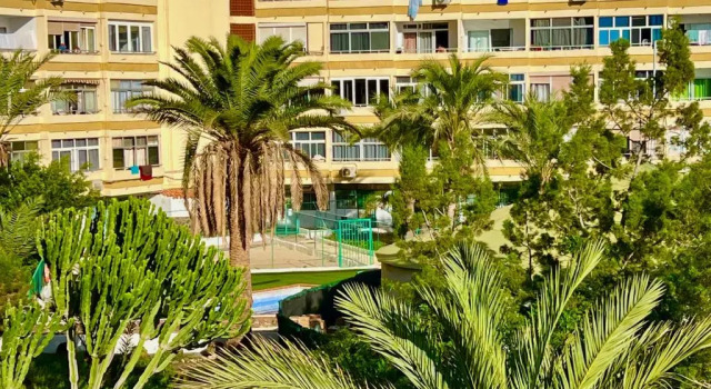 Cozy Apartment Near Yumbo, Забронировать Апартаменты/квартира Отели Плайя дель Инглес с бассейном, рядом с Экуменический храм Эль-Сальвадор, Бассейн