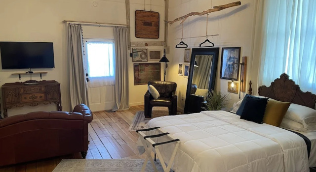 Люкс Deluxe Painted Lady Bed & Brew