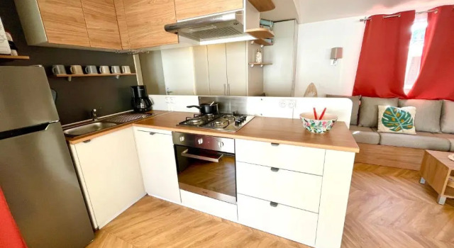 Коттедж с 3 комнатами Mobil-home tout beau tout neuf, camping 4*, plage à pied !
