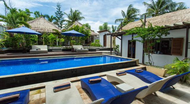 Кровать в общем номере Bale Sampan Boutique Bungalows