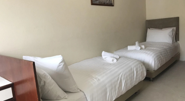 Четырёхместный номер Deluxe Pearl & Pebbles Eastbourne