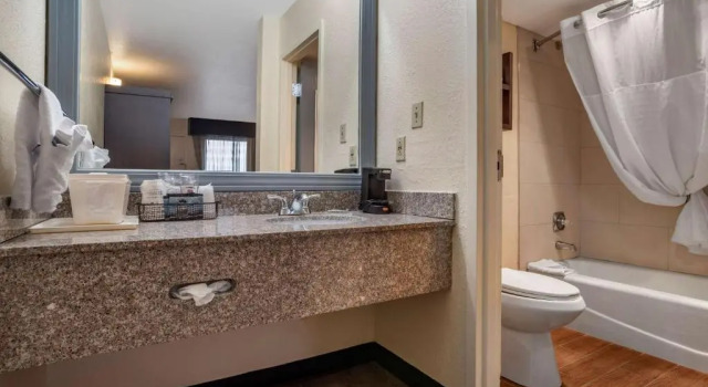 Номер Standard Best Western Salisbury Plaza