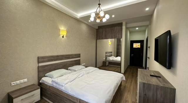 Kajaznuni Street, 3 bedrooms Luxury & Unique apartment QA444, Забронировать Апартаменты/квартира Отели Еревана с парковкой, рядом с Ереванский государственный университет, Парковка