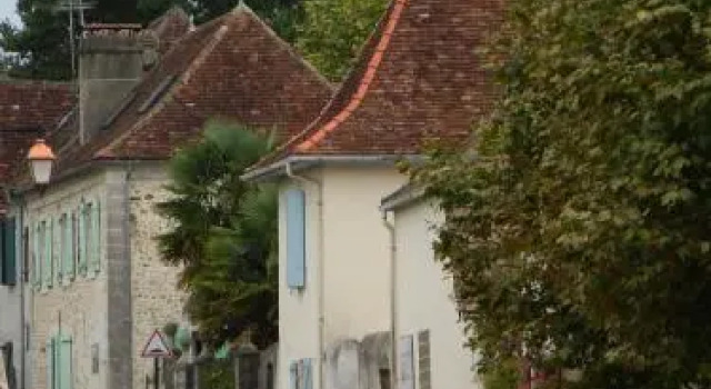 Chambre Tout Confort, Prenota Hotel cantone di Lagor Francia