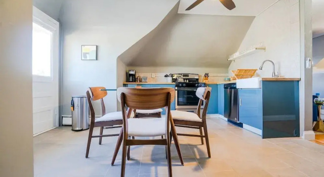 The Modern Couple's Getaway Loft With Private Balcony, Buchen Sie Ferienwohnung Denver Colorado, in der Nähe von Denver Zoo