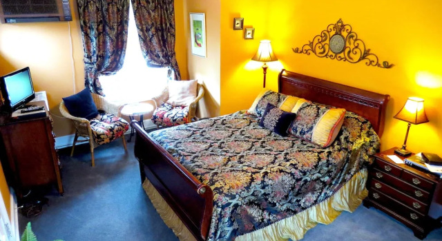 Inn on Crescent Lake Bed and Breakfast, Buchen Sie Hotel Excelsior Springs Missouri