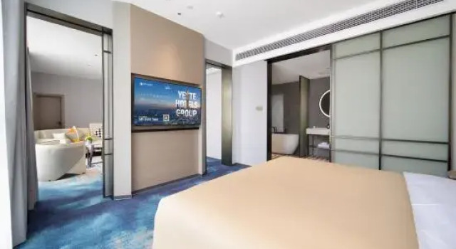 Люкс Business Yasfeir Hotel (Wuzhou South High-speed Railway Station, Canghai Lake, Fozidian Branch)