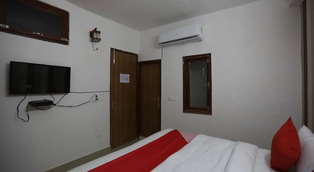 Retreat Inn by OYO Rooms, Забронировать Отель Нью-Дели Национальный столичный округ Дели