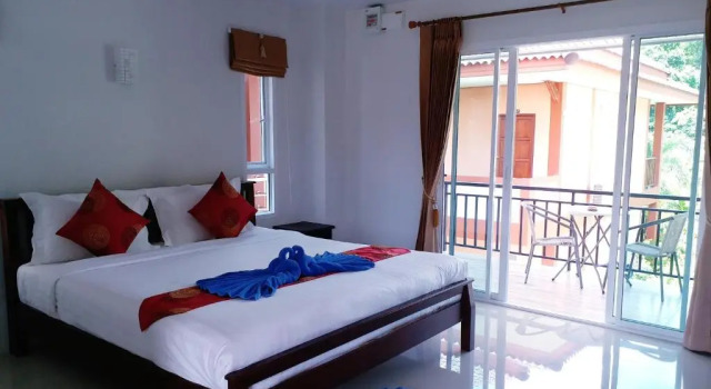 Номер Deluxe Tamarind Lanta Resort