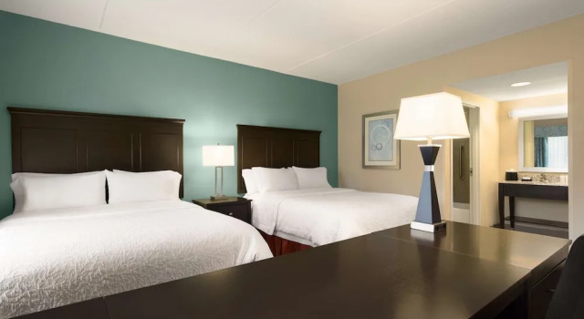 Четырёхместный люкс Hampton Inn & Suites Bluffton-Sun City