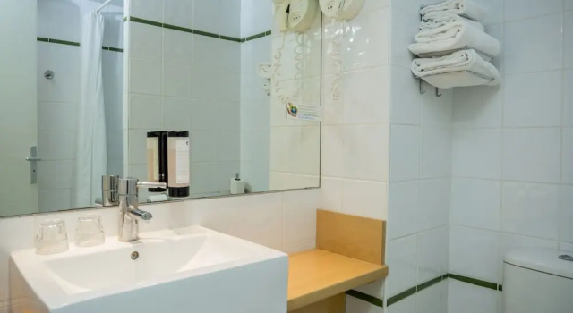 Семейный номер Standard Logis Hotel Uzès Pont du Gard
