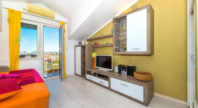Apartment Yellow Story, Забронировать Апартаменты/квартира Водице Шибенско-Книнская жупания, рядом с Пристань для яхт ACI Водице
