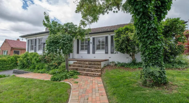 Benview Cottage, 3 Large Living Areas, Sleeps 8, CBD