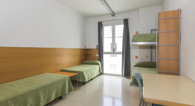 Кровать в общем номере Albergue Inturjoven Jaen