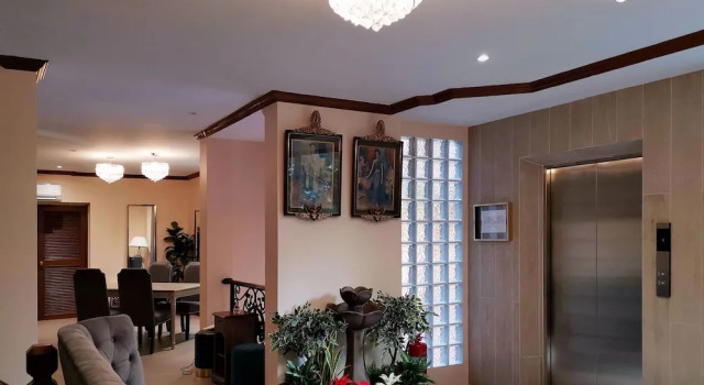 RoomQuest Thonglor, Забронировать Отель Отели Бангкока с парковкой, рядом с Международный колледж Университета Бангкока, Парковка