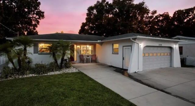 Bahia Vista Villa~15 Minutes to Beaches~sleeps 10