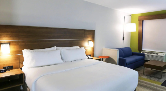 Двухместный люкс Holiday Inn Express & Suites - Houston IAH - Beltway 8 by IHG